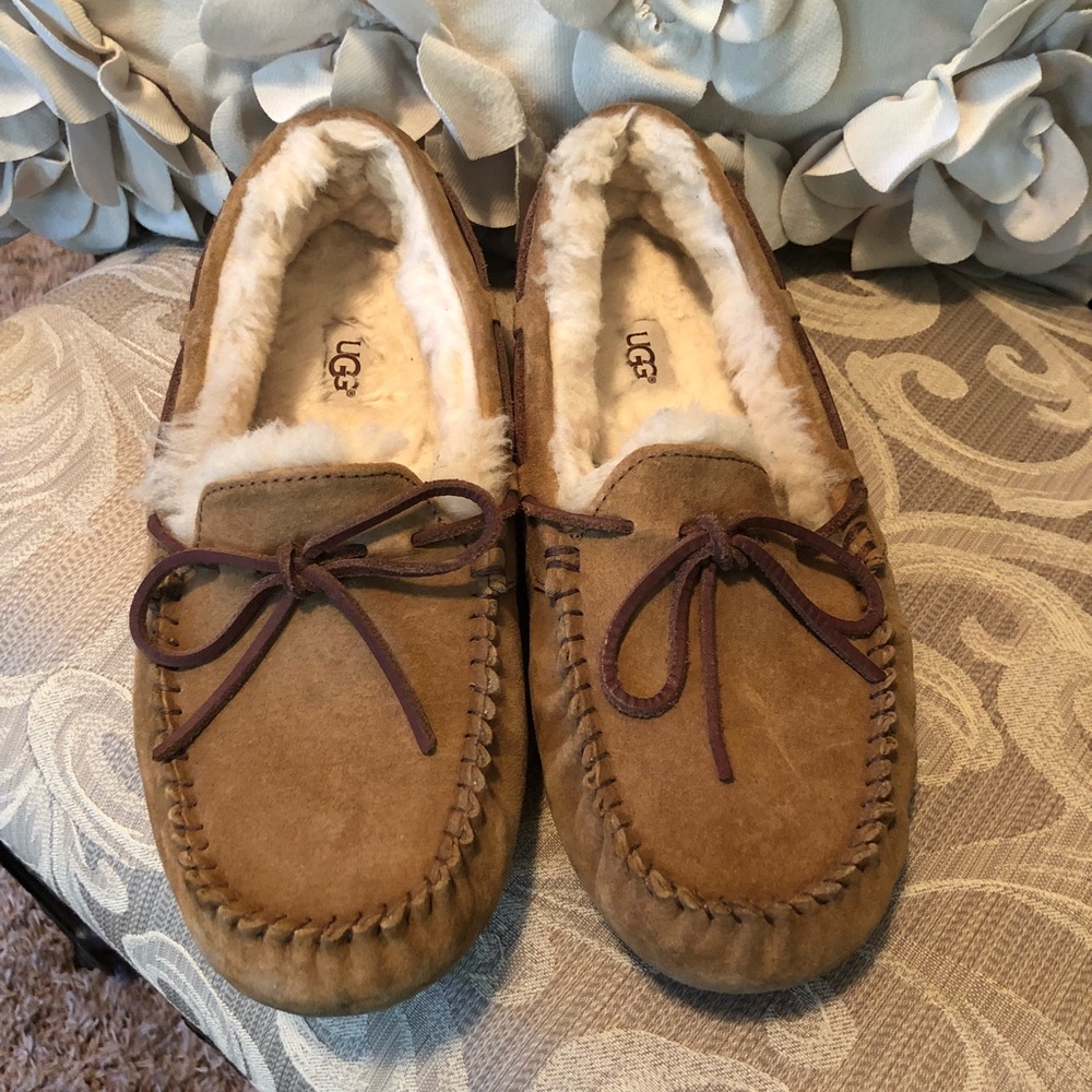 UGG Dakota Slippers Chestnut Moccasin size 9